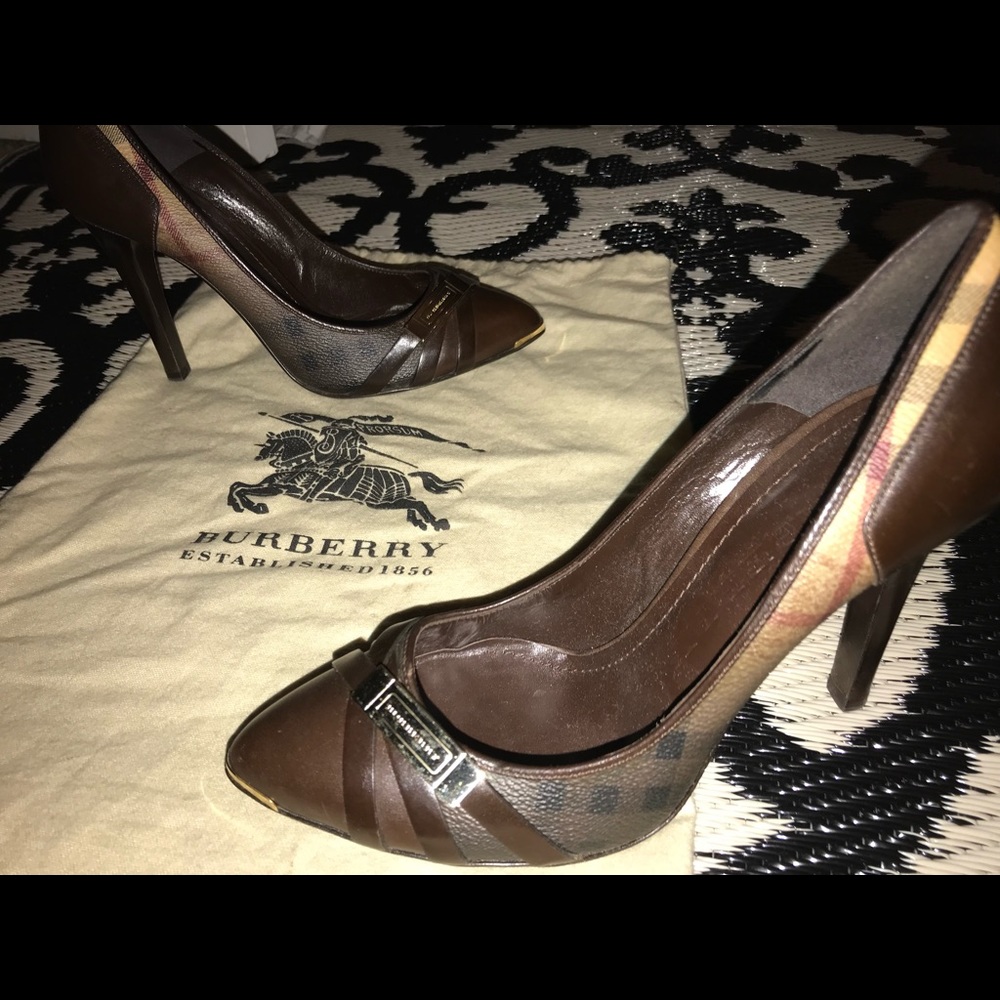 Authentic Burberry pumps